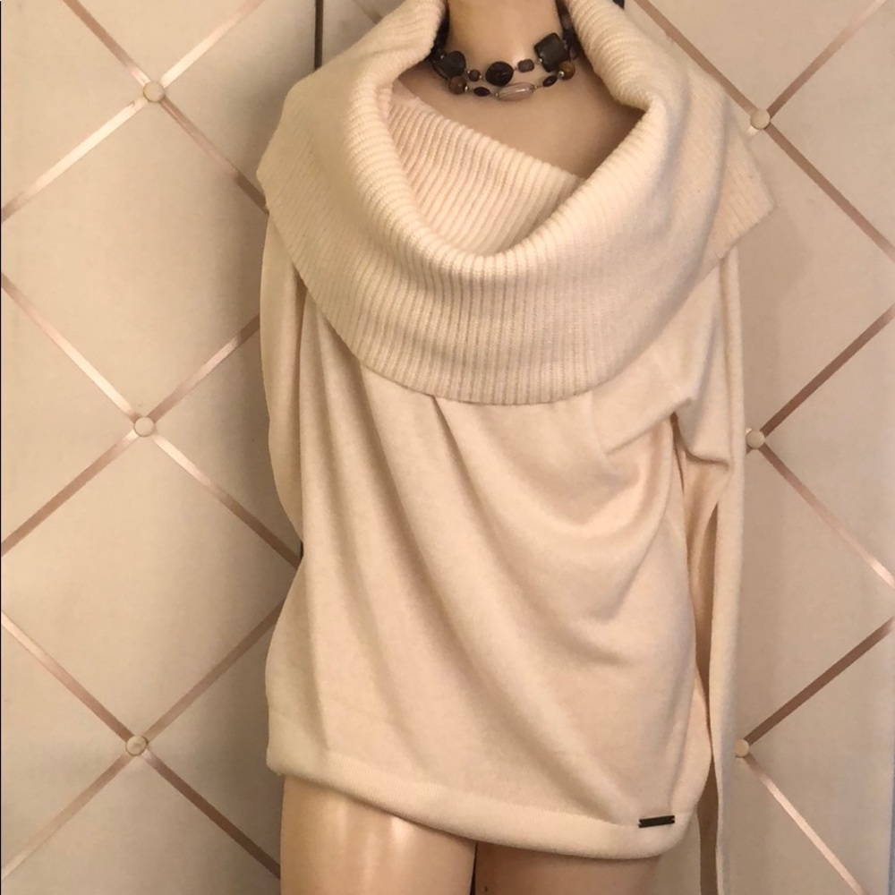 Like New Michael Kors Oversized TurtleNeck Sweater